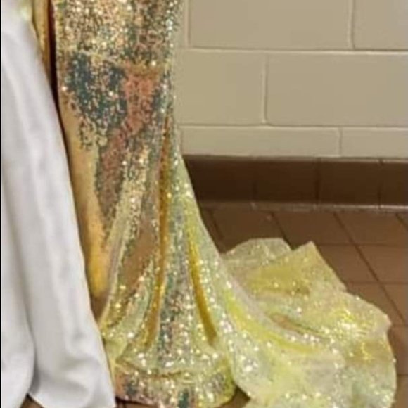 Dress - Picture 3 of 3